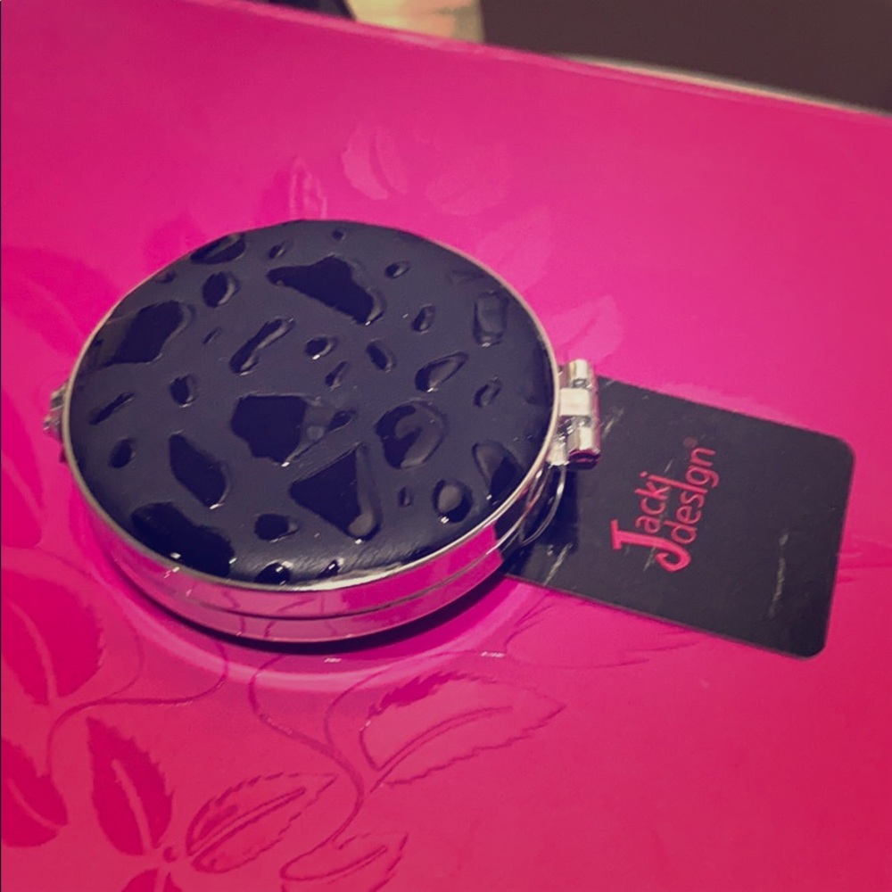 Compact mirror